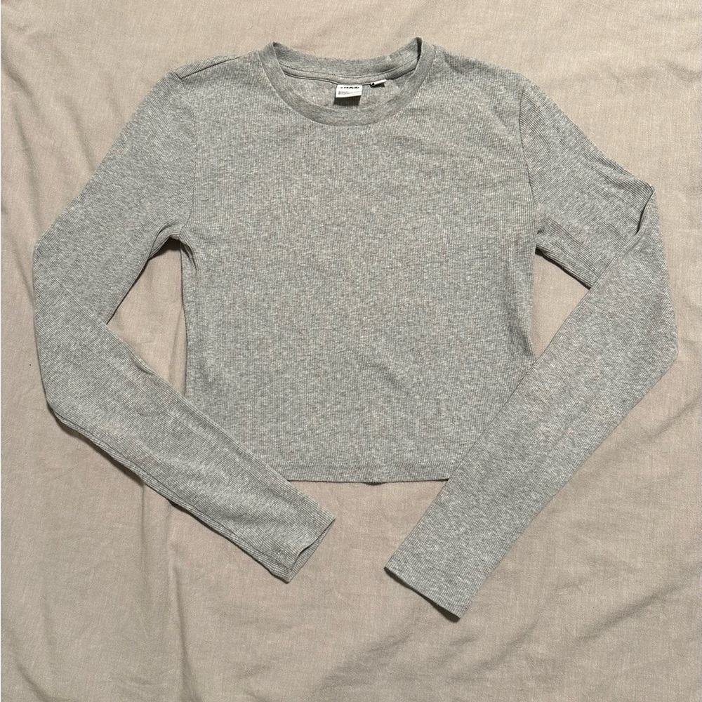 Aritzia TNA Gray Long Sleeve Top